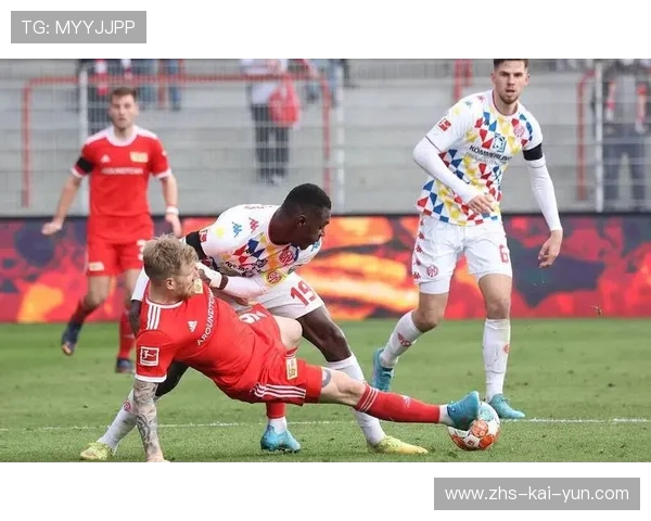 美因茨对阵门兴保级关键战，历史交锋均衡近期战绩主导局势